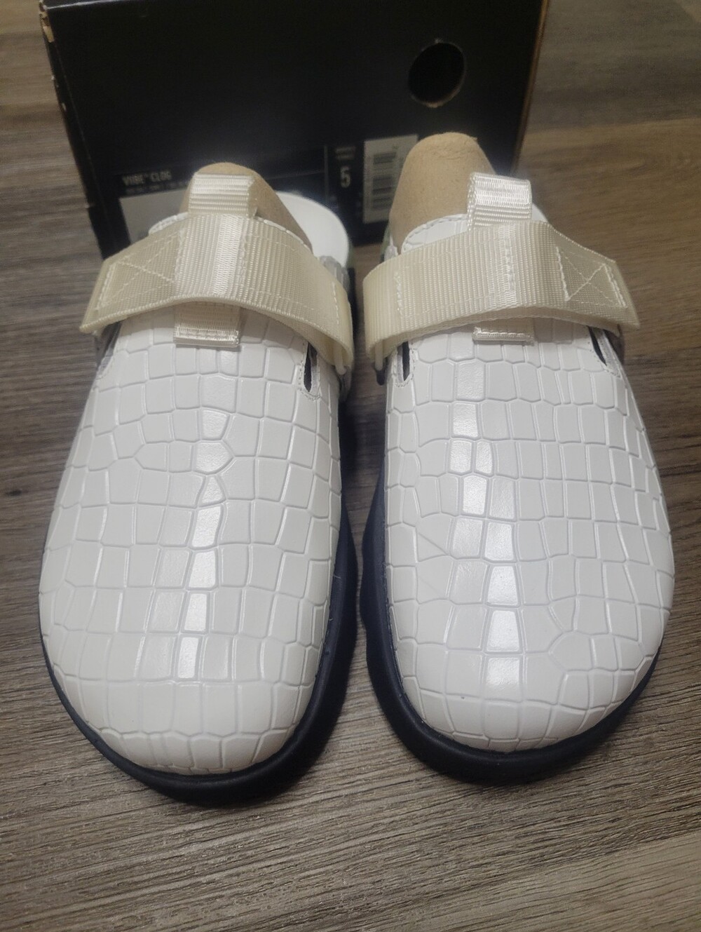 Sorel White Croc-Embossed Mule with Black Contrast Sole - Picture 2 of 6